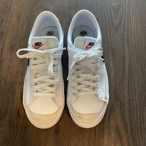 nike low top blazers